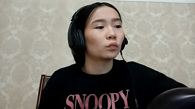 Snapshot of YukiShaapan chatting on 10-19-25, 10:16 YukiShaapan online show from 10-19-25, 10:16