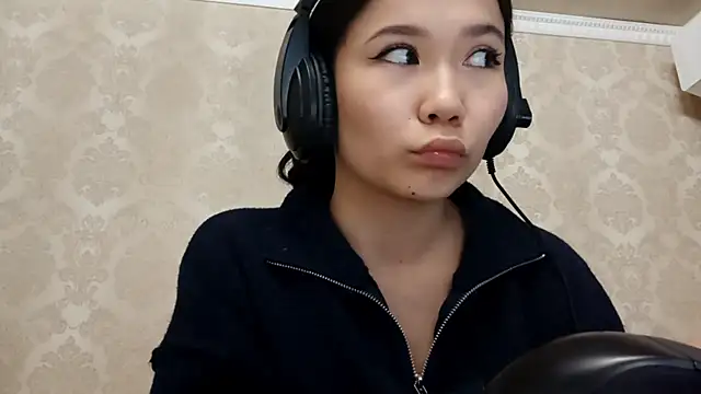 Snapshot of YukiShaapan chatting on 10-30-25, 06:08 YukiShaapan online show from 10-30-25, 06:08