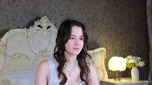 Snapshot of EvaSwen chatting on 10-25-25, 09:42 EvaSwen online show from 10-25-25, 09:42