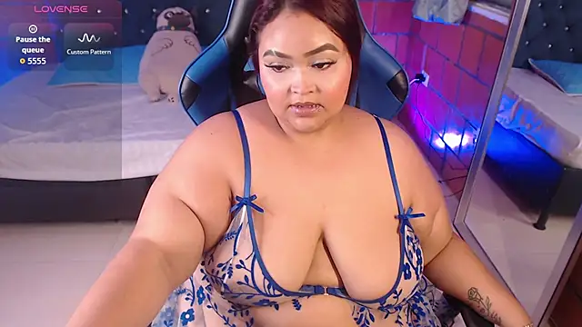 Snapshot of Melody_Slut chatting on 10-25-25, 11:43 Melody Slut online show from 10-25-25, 11:43