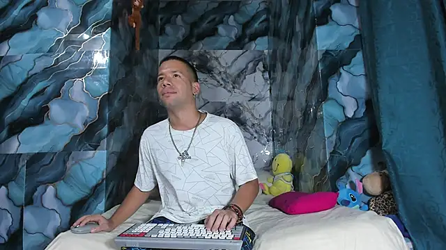 celesteyorucso1 online show from 10-18-25, 11:27