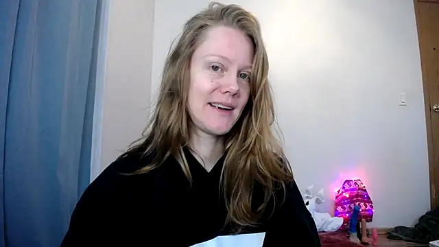 Snapshot of naughtyfox89 chatting on 10-16-25, 04:30 naughtyfox89 online show from 10-16-25, 04:30