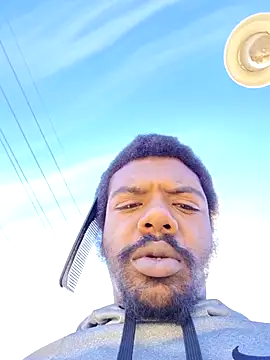 Snapshot of MrBigDickShow chatting on 10-18-25, 07:25 MrBigDickShow online show from 10-18-25, 07:25