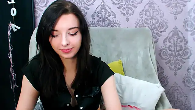 Snapshot of DominantLuna chatting on 12-16-25, 08:47 DominantLuna online show from 12-16-25, 08:47