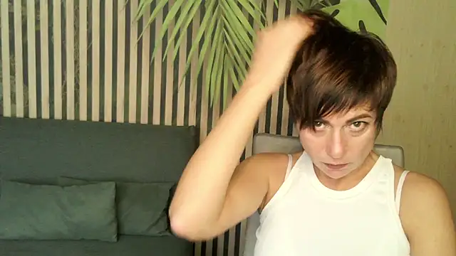 Snapshot of Ashley_Brookss chatting on 10-18-25, 06:48 Ashley Brookss online show from 10-18-25, 06:48