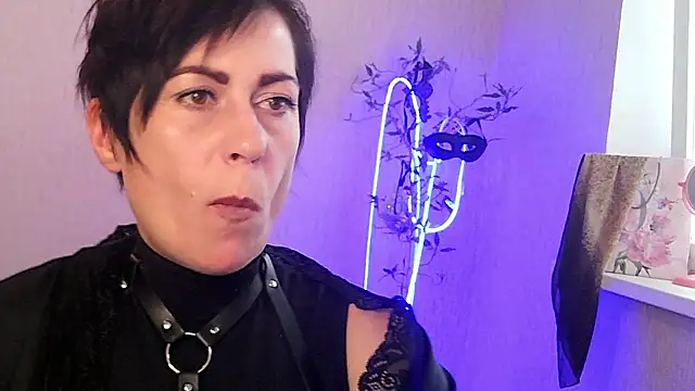 Ashley Brookss online show from 11-12-25, 10:48