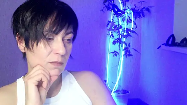 Ashley Brookss online show from 12-20-25, 07:43
