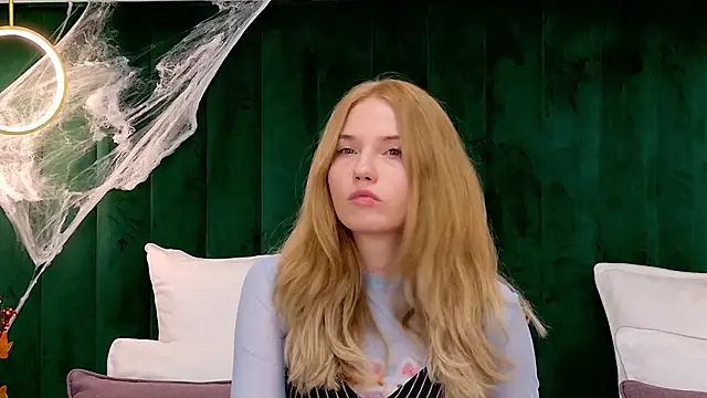 Snapshot of MelissaLiss chatting on 10-21-25, 03:02 MelissaLiss online show from 10-21-25, 03:02