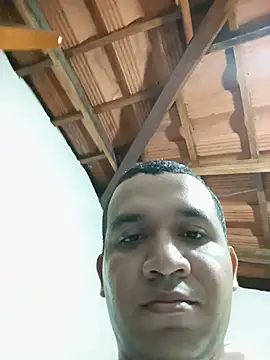 Snapshot of Roberto27051 chatting on 06-04-26, 03:12 Roberto27051 online show from 06-04-26, 03:12