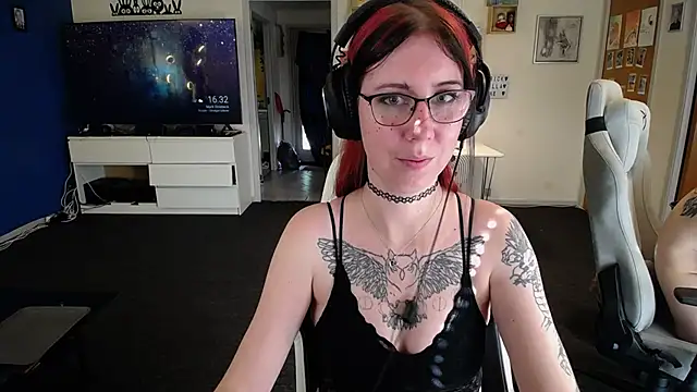 TattooedGirls online show from 09-29-25, 02:33