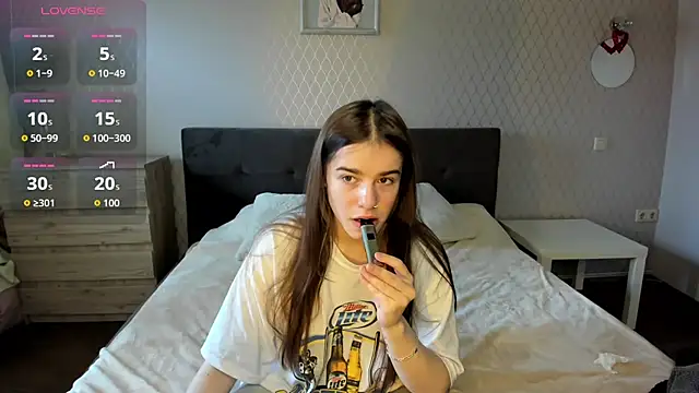 ShellyMoon  online show from 10-12-25, 12:26