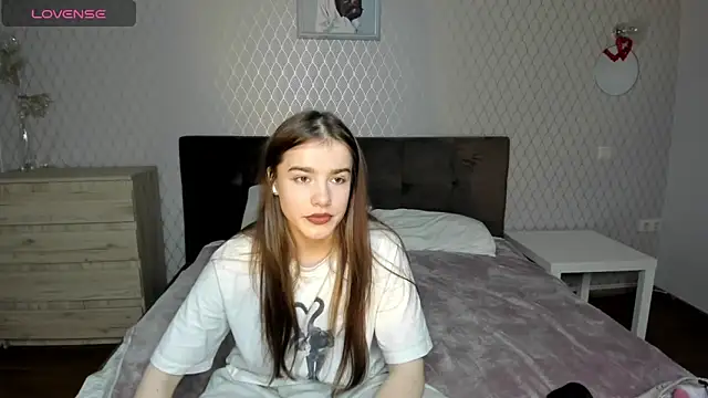 ShellyMoon  online show from 10-25-25, 03:29