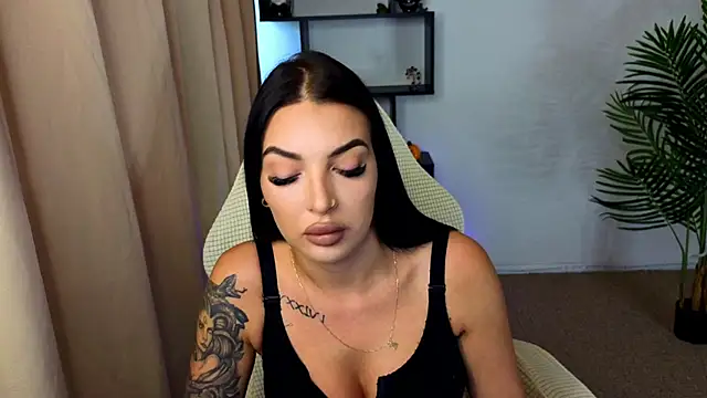 Snapshot of Raven_Ink chatting on 10-13-25, 09:20 Raven Ink online show from 10-13-25, 09:20