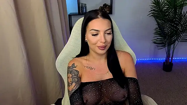 Snapshot of Raven_Ink chatting on 11-25-25, 09:53 Raven Ink online show from 11-25-25, 09:53