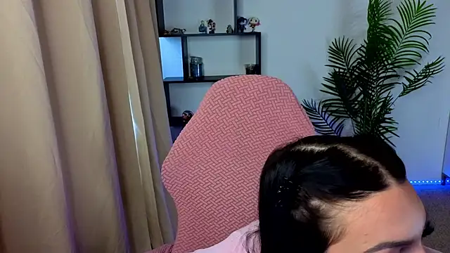 Snapshot of Raven_Ink chatting on 12-17-25, 10:32 Raven Ink online show from 12-17-25, 10:32