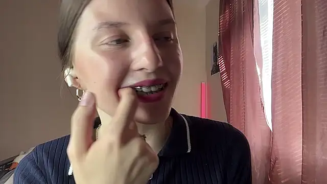 Snapshot of JanellHousen chatting on 06-11-26, 05:16 JanellHousen online show from 06-11-26, 05:16