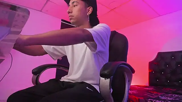 Austin Booy online show from 10-18-25, 04:08