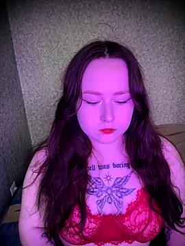 Snapshot of BambiGlow chatting on 10-07-25, 05:59 BambiGlow online show from 10-07-25, 05:59