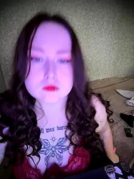 Snapshot of BambiGlow chatting on 10-08-25, 06:00 BambiGlow online show from 10-08-25, 06:00