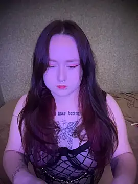 Snapshot of BambiGlow chatting on 10-20-25, 07:31 BambiGlow online show from 10-20-25, 07:31