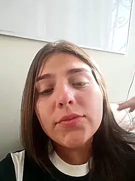 Snapshot of EmiilySttone chatting on 12-17-25, 12:33 EmiilySttone online show from 12-17-25, 12:33