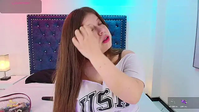 Snapshot of Cammi_wagner chatting on 10-25-25, 07:52 Cammi wagner online show from 10-25-25, 07:52