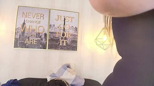 Snapshot of Cammi_wagner chatting on 12-18-25, 01:06 Cammi wagner online show from 12-18-25, 01:06