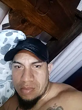 Snapshot of fayola20 chatting on 10-13-25, 01:16 fayola20 online show from 10-13-25, 01:16