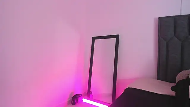 Snapshot of ArihanaTylor chatting on 11-13-25, 02:32 ArihanaTylor online show from 11-13-25, 02:32