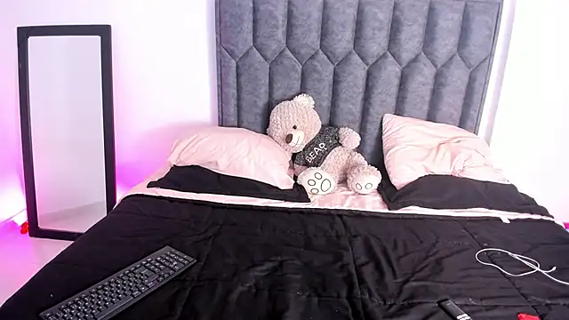 Snapshot of ArihanaTylor chatting on 11-14-25, 01:48 ArihanaTylor online show from 11-14-25, 01:48