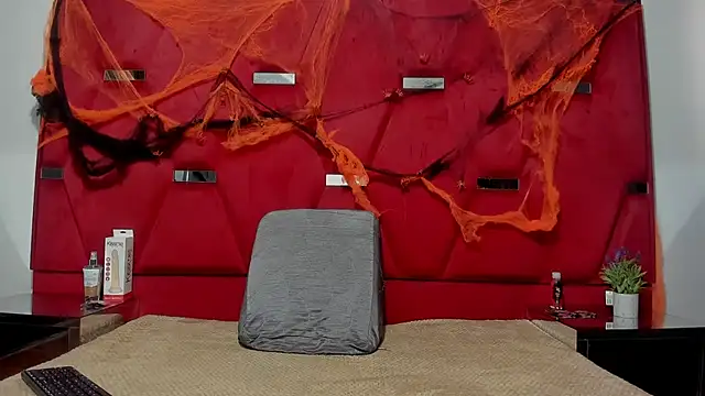 HilaryAndDominic online show from 10-24-25, 01:40