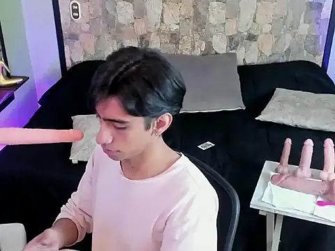 Snapshot of uyukie chatting on 10-03-25, 01:19 uyukie online show from 10-03-25, 01:19