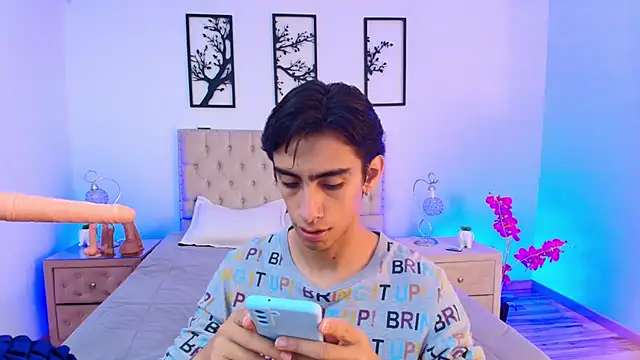 Snapshot of uyukie chatting on 10-04-25, 12:36 uyukie online show from 10-04-25, 12:36