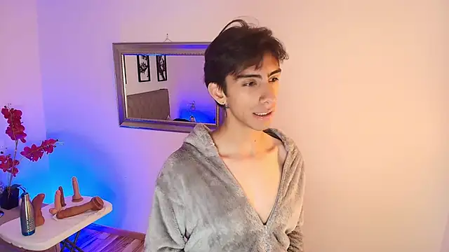 Snapshot of uyukie chatting on 10-07-25, 12:13 uyukie online show from 10-07-25, 12:13