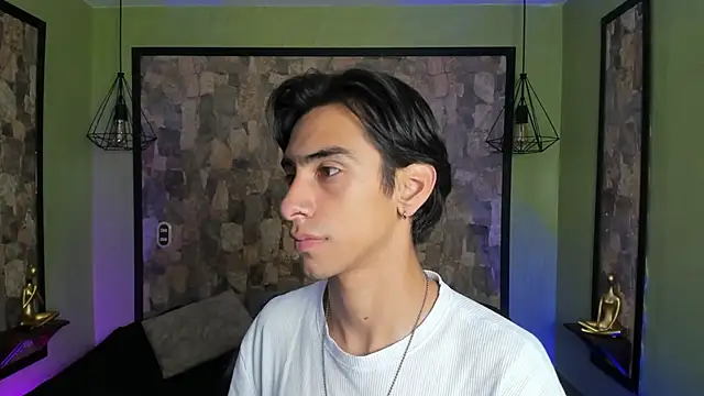 Snapshot of uyukie chatting on 10-13-25, 11:32 uyukie online show from 10-13-25, 11:32