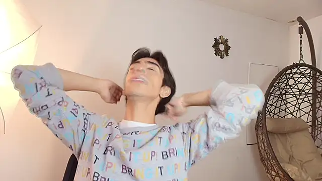 Snapshot of uyukie chatting on 10-14-25, 12:06 uyukie online show from 10-14-25, 12:06