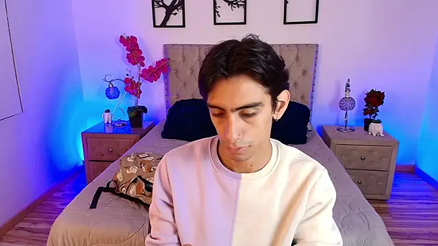 Snapshot of uyukie chatting on 10-15-25, 11:54 uyukie online show from 10-15-25, 11:54