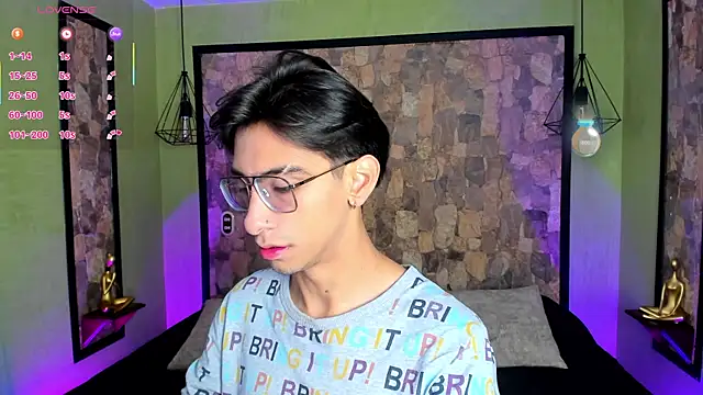 Snapshot of uyukie chatting on 10-18-25, 12:28 uyukie online show from 10-18-25, 12:28