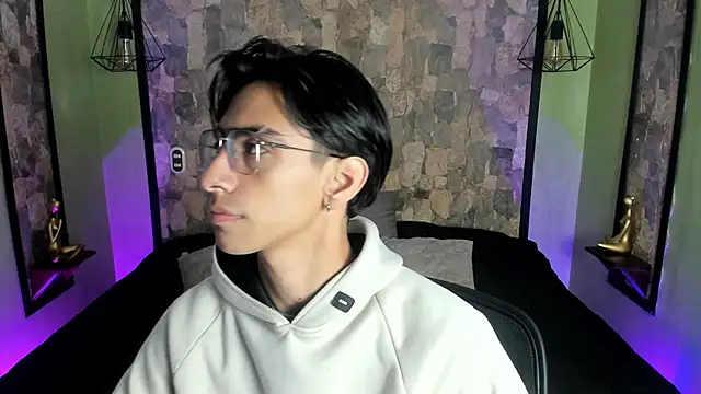 Snapshot of uyukie chatting on 10-20-25, 01:11 uyukie online show from 10-20-25, 01:11