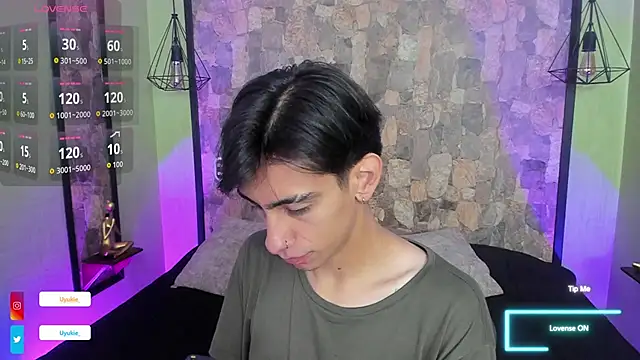 Snapshot of uyukie chatting on 10-23-25, 11:42 uyukie online show from 10-23-25, 11:42