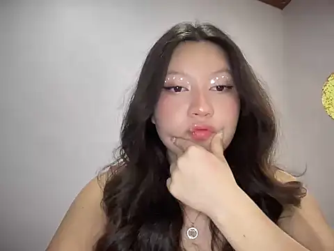 Rachel James   online show from 10-31-25, 04:02