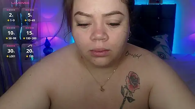 Snapshot of Michellx_hot2 chatting on 12-23-25, 10:35 Michellx hot2 online show from 12-23-25, 10:35