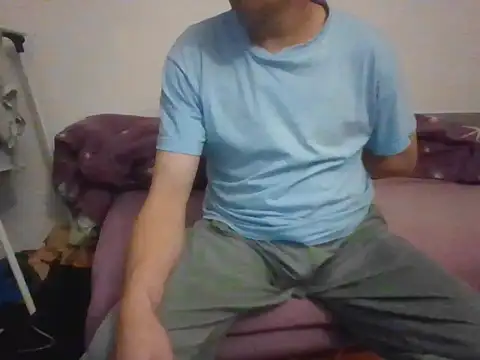 Snapshot of honzinka83 chatting on 10-28-25, 04:42 honzinka83 online show from 10-28-25, 04:42