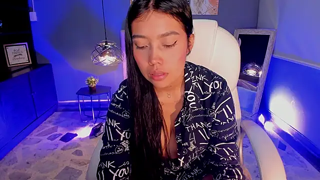 Juliieta Evans online show from 10-18-25, 08:31