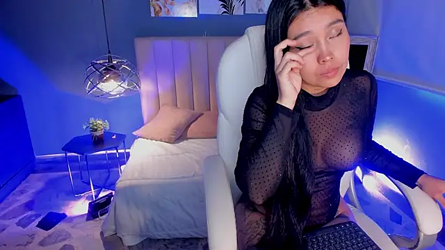 Juliieta Evans online show from 10-20-25, 07:25