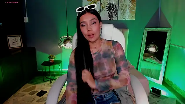 Juliieta Evans online show from 10-21-25, 08:20