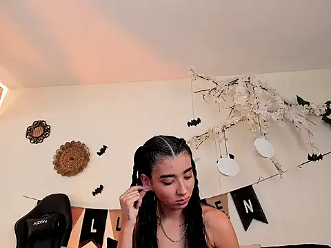 Snapshot of cloe_taylor__ chatting on 10-08-25, 03:15 cloe taylor   online show from 10-08-25, 03:15