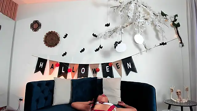 Snapshot of cloe_taylor__ chatting on 10-15-25, 03:06 cloe taylor   online show from 10-15-25, 03:06