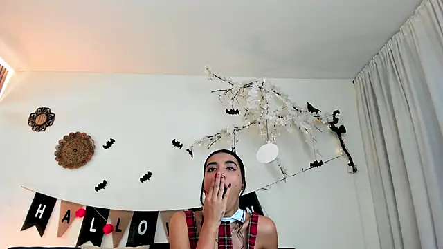 Snapshot of cloe_taylor__ chatting on 10-25-25, 03:47 cloe taylor   online show from 10-25-25, 03:47