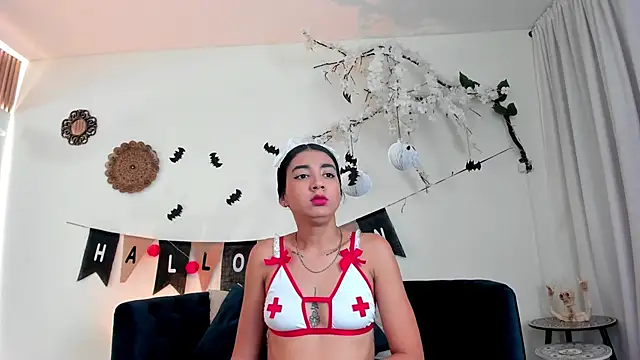 Snapshot of cloe_taylor__ chatting on 10-28-25, 05:11 cloe taylor   online show from 10-28-25, 05:11